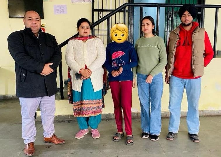 1098 पर या जिला प्रोग्राम अधिकारी को दें भीख मांगने की जानकारी, एक बच्ची को छुड़ाया