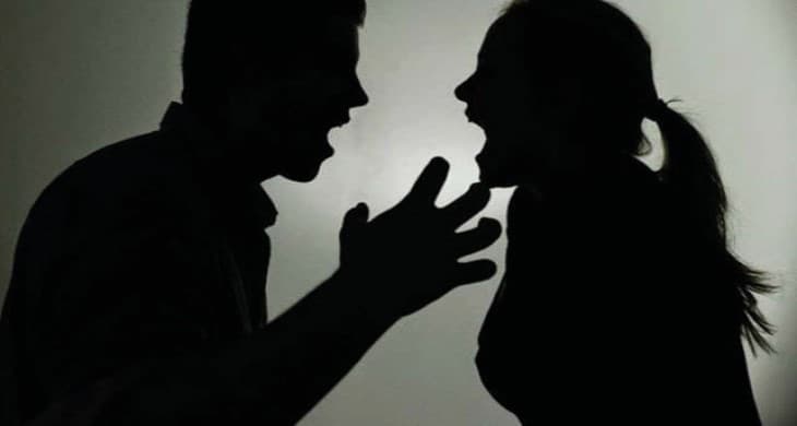 20 Rs के लिए बीवी का क़त्ल, पुलिस से बचने को ट्रेन के आगे कूद सुसाइड