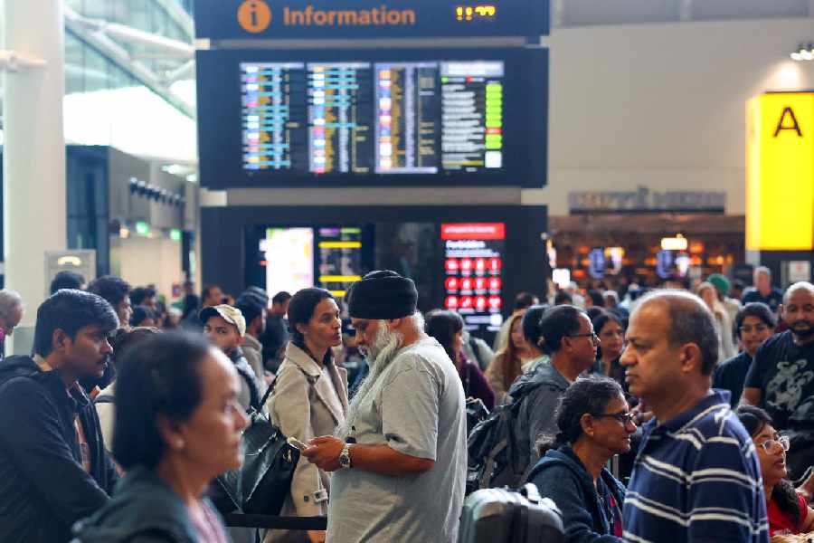 Cyberattack के चलते Brussels, London, Berlin Airports पर दूसरे दिन भी लोग फसे